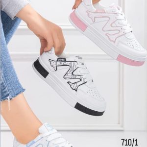 كوتشي لون ابيض M